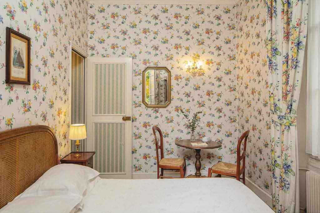 Hotel des Grandes Ecoles Paris par Booking