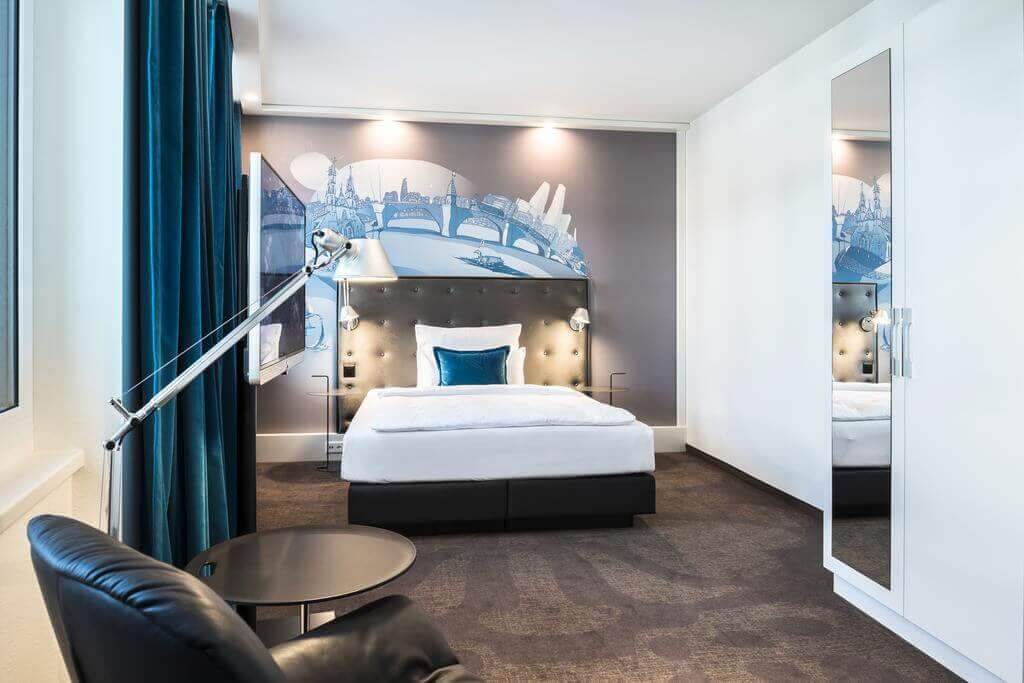 Motel One Basel par Booking