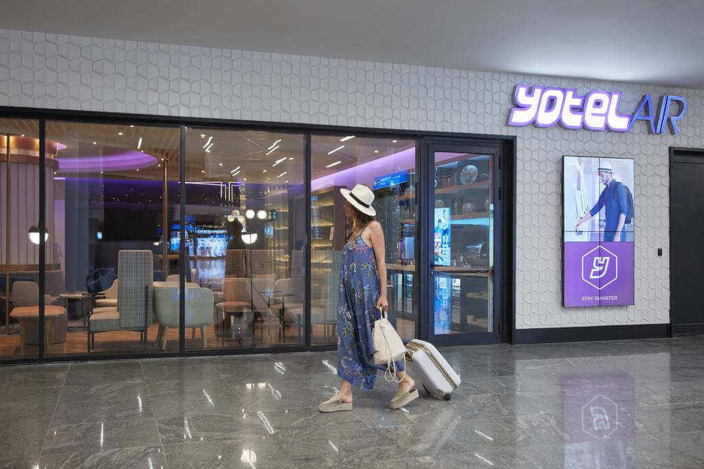 YOTELAIR Istanbul Airport Airside par Booking