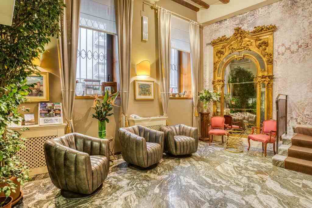 Hotel Scalzi Verona Italy par Booking